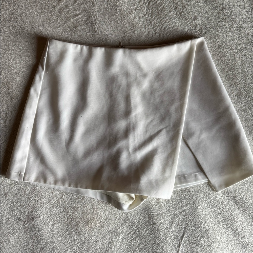 Elegant White Women's Skirt